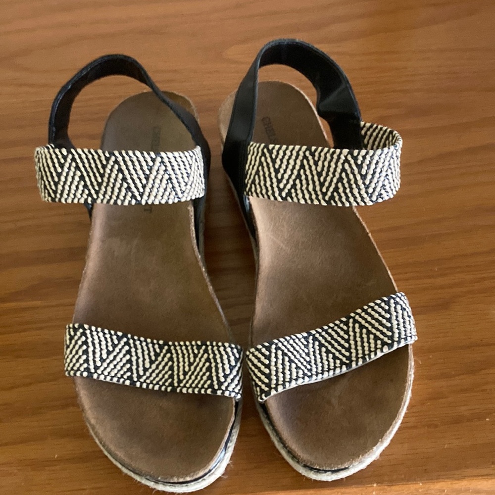 Chelsea & Violet Dax ankle strap; 10M Flatform Sandals-preowned